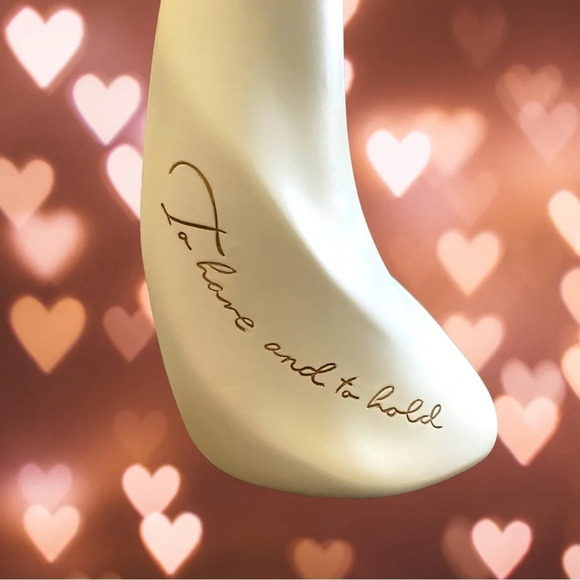 White porcelain man/woman hugging - Picture 3 of 7